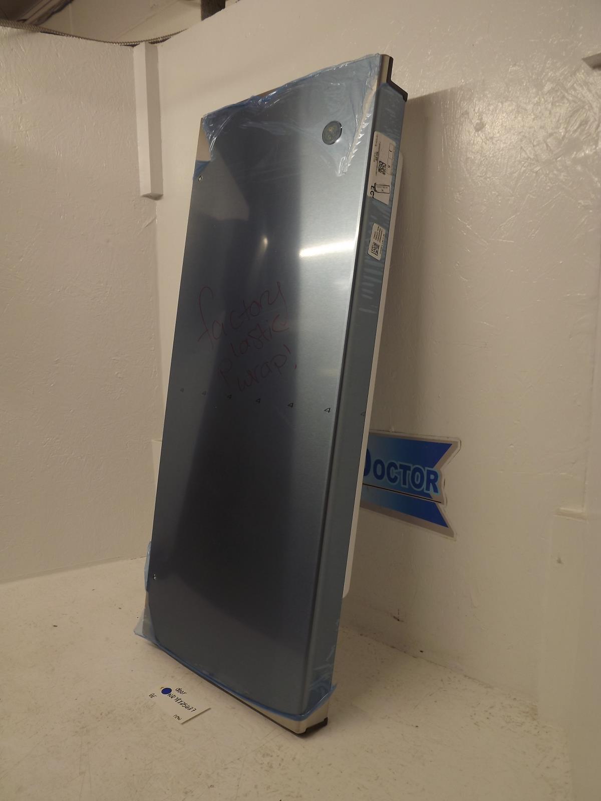 GE Refrigerator WR78X25627 Door New GE Refrigerator WR78X25627 Door New